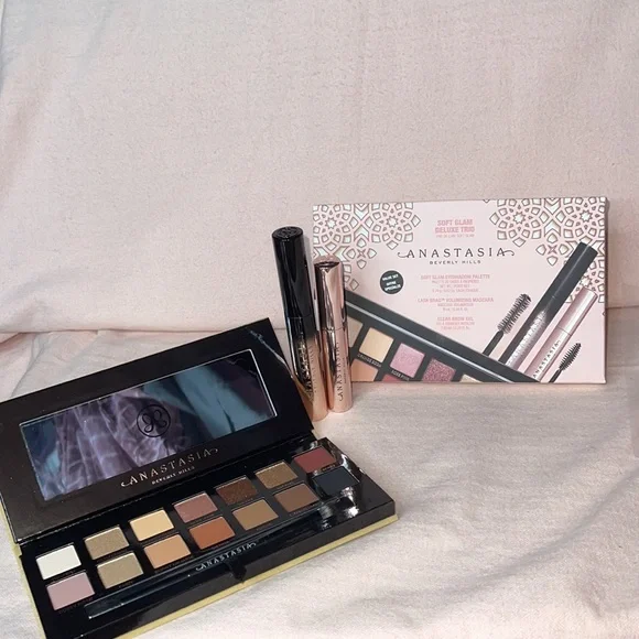 LIMITED EDITION Anastasia Beverly Hills Soft Glam Deluxe Trio Eye Kit-NIB - Picture 1 of 9